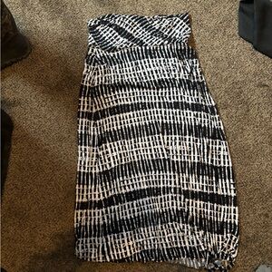 Chic Black and White Strapless Dress